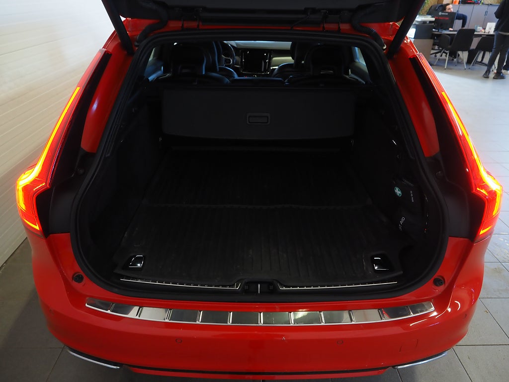 Volvo V90 D4 190hk Geartronic R-Design | Drag | D-värm | Navi | 2018