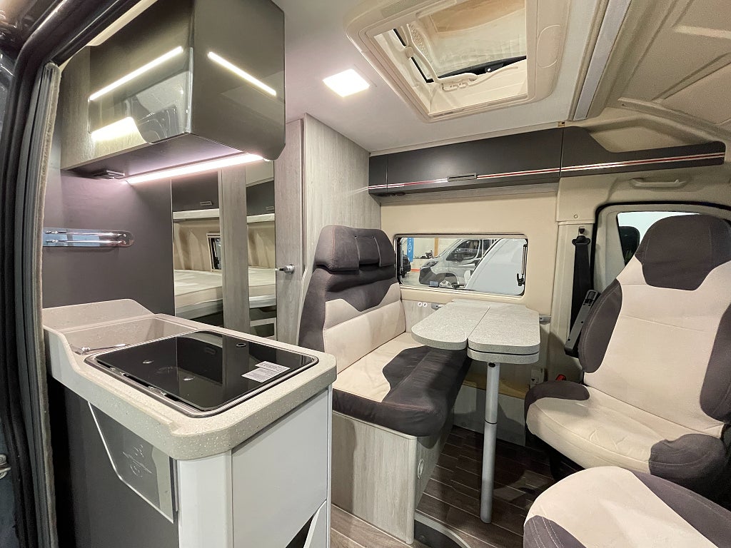 Ci Kyro Duo XL Elite / Truma Diesel / Höj och sänkbarsäng / Solcell - Ci