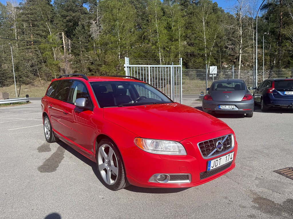 Volvo V70 2.5FT 231hk R-Design Dragkrok Endast 2 ägare Välvårdad