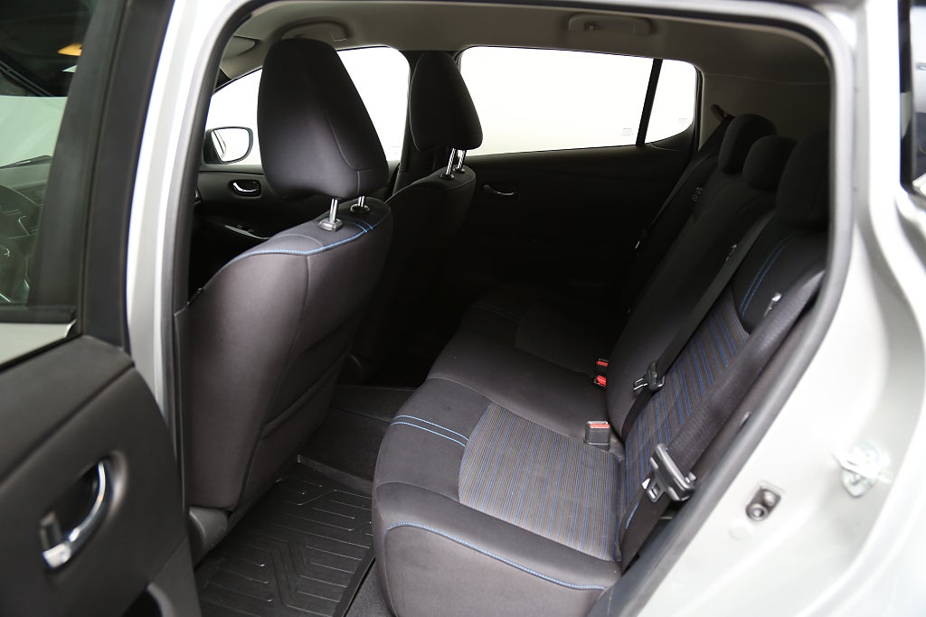 Nissan Leaf 40 kWh N-Connecta 360° I Navi I Motorvärmare