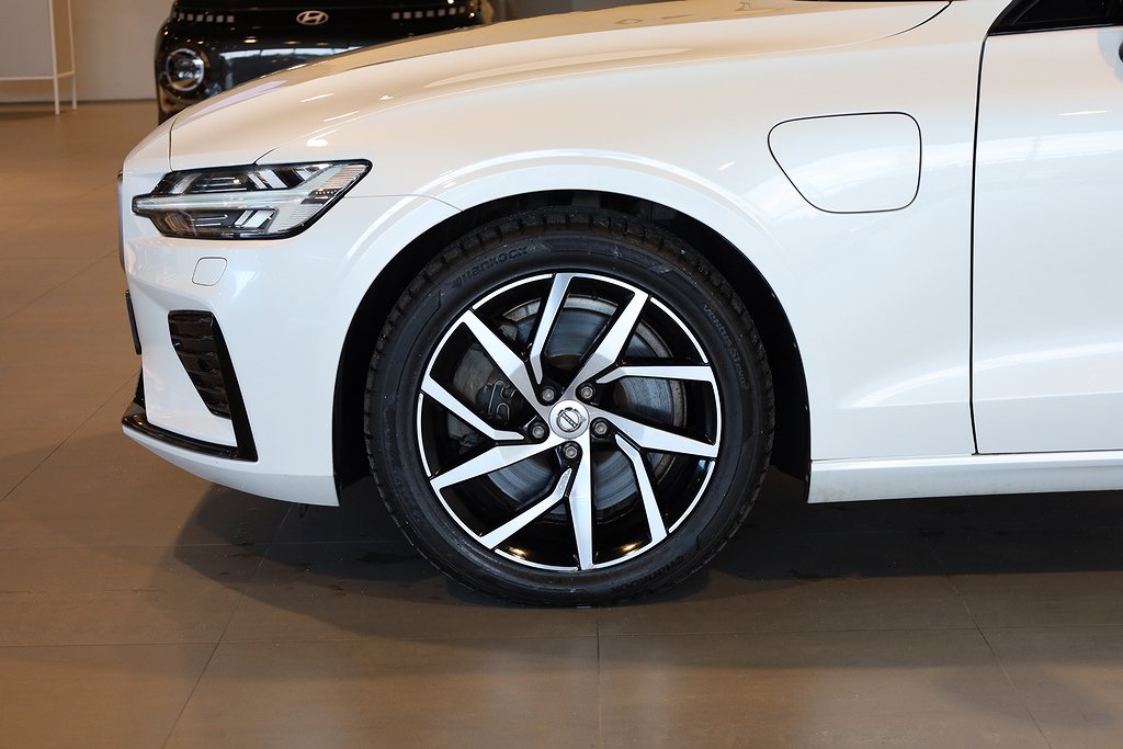 Volvo V60 T8 AWD Aut R-Design Pano Kamera Läder 2019