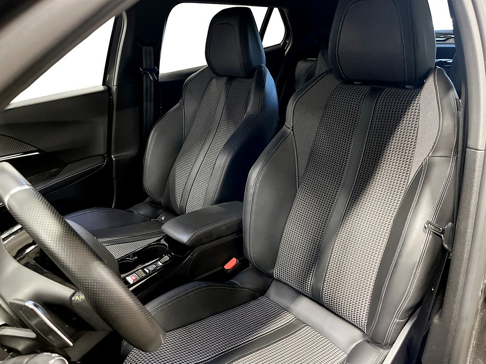 Bild på Peugeot 2008 GT 1.2 PT 130hk Aut B-KAMERA CARPLAY