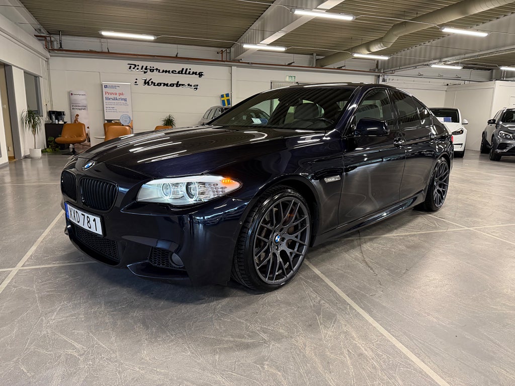 BMW 550i Sedan M Sport Taklucka Navigation Sportavgas med spjäll