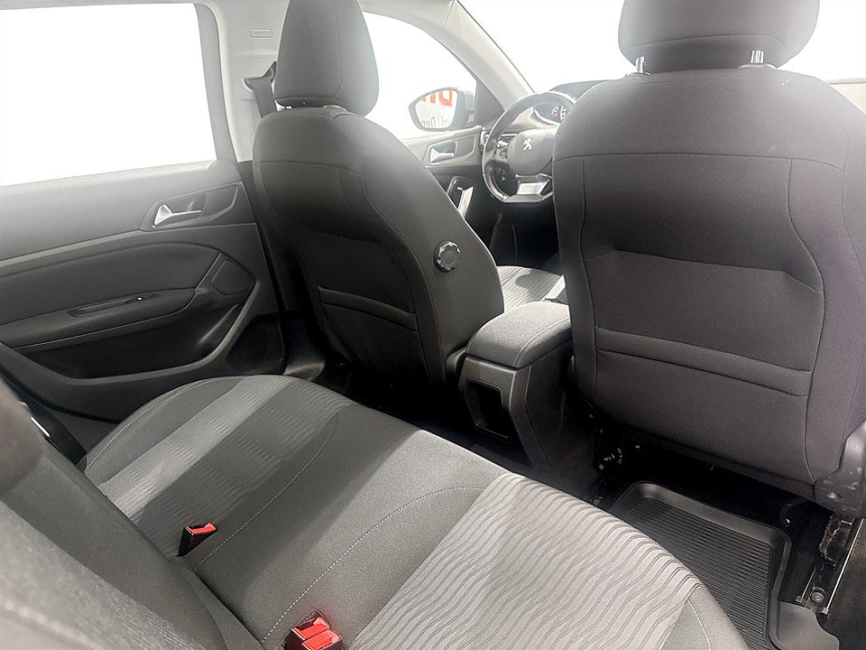 Bild på Peugeot 308 5D Active 1.6 BHDi 120hk Aut PANO P-SENSORER