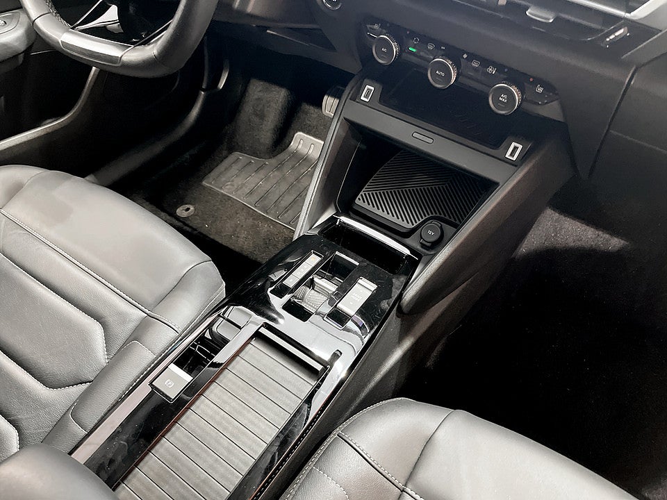 Bild på Citroën e-C4 X Shine Exclusive 136hk Aut B-KAMERA CARPLAY PANO