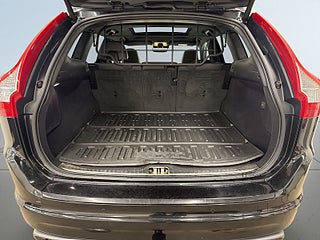 Volvo XC60 D5 AWD Classic R-Design S&V-hjul Pano Kamera Drag Skinn – bild 12