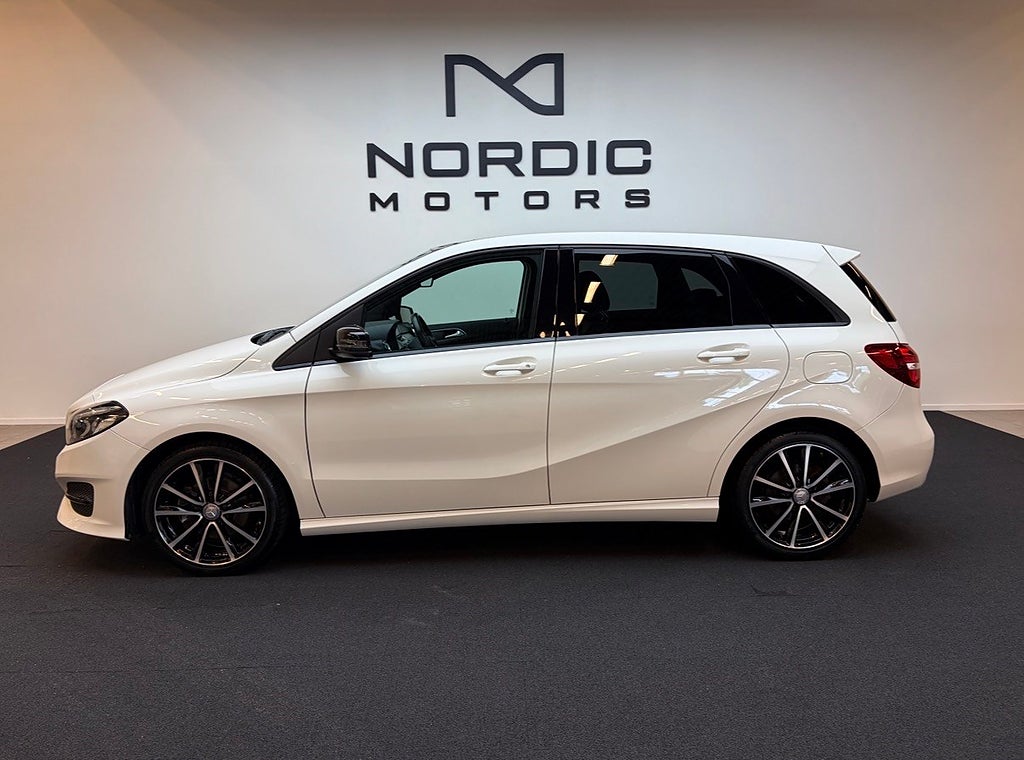 Mercedes-Benz B 180 Manuell 122hk/Panorama/V-hjul ingår