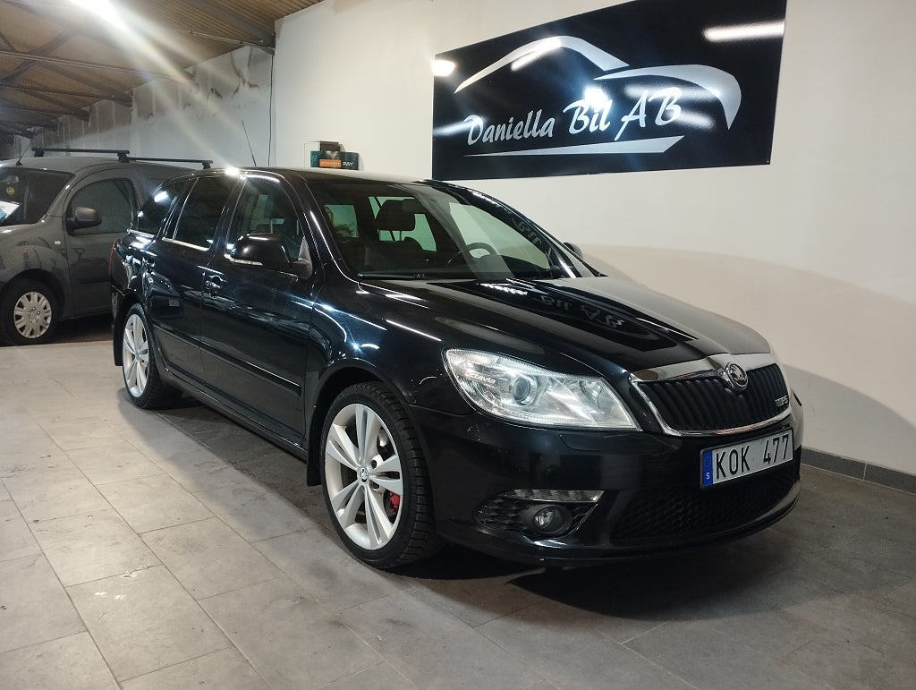 Skoda Octavia Combi RS 2.0 TDI RS 170hk   Nybesiktigad ((( LOKAL RENSNING )))