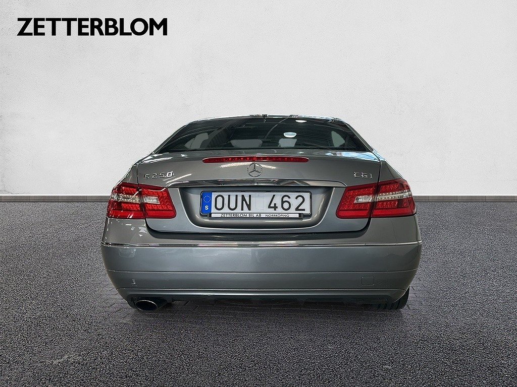 Sportkupé Mercedes-Benz E 4 av 17
