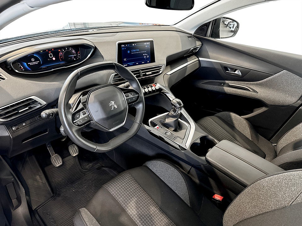 Bild på Peugeot 5008 Active Pack 1.2 PT 130hk 7-SITS B-KAMERA CARPLAY