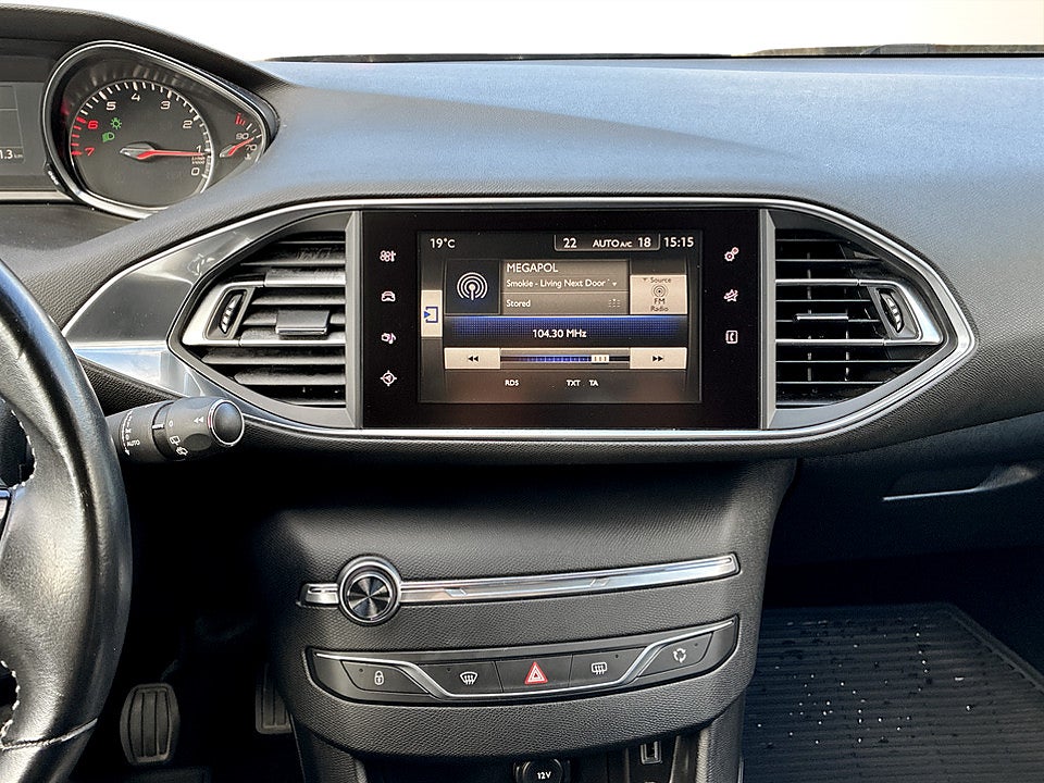 Bild på Peugeot 308 5D Allure 1.2 PT 130hk P-SENSORER DRAG