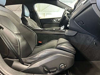 Volvo V60 Recharge T8 AWD Plus Dark R-Design MOMS/1Ägare/Drag/S&V – bild 22