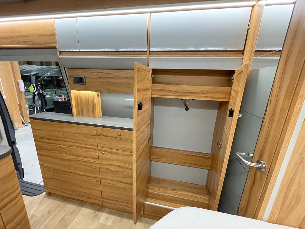 Affinity One 295 /AC bodel/Solcell/Våningssäng/Automat 160hk - Affinity