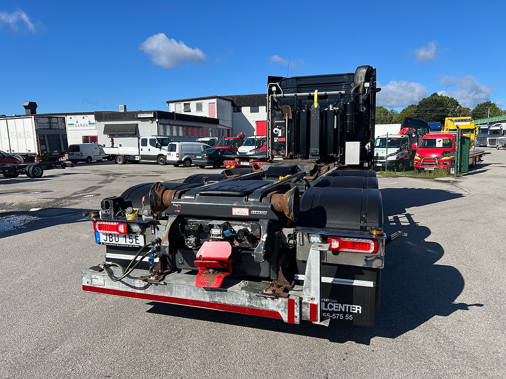 Mercedes-Benz Arocs 3251 Tridem Lastväxlare, Fullt Plogutrustad