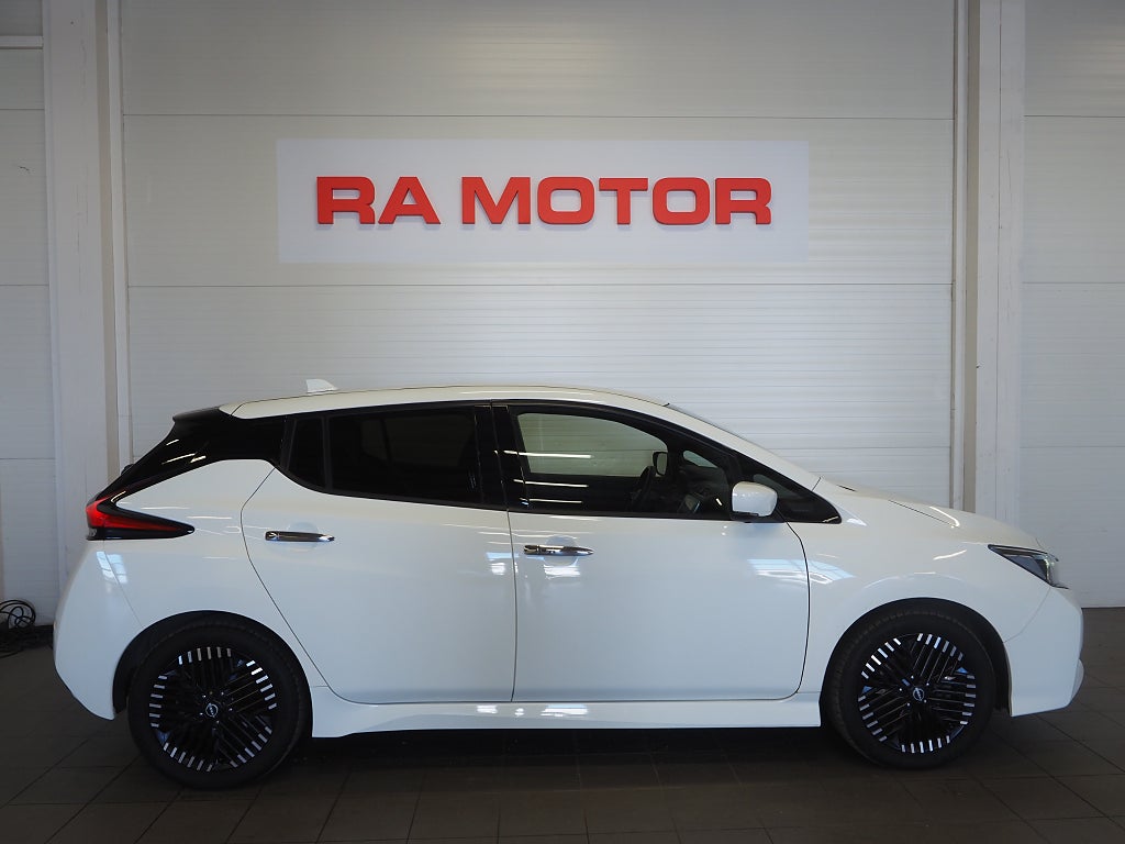Nissan Leaf N-Connecta|40kWh|Värmepump|360 kamera 2023