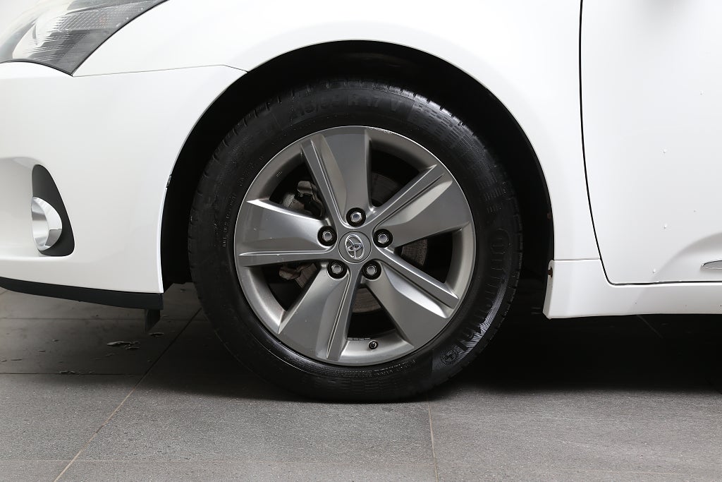 Toyota Avensis 1,8 147hk Multidrive S Edition 50 Kombi Navi Motorv 2015