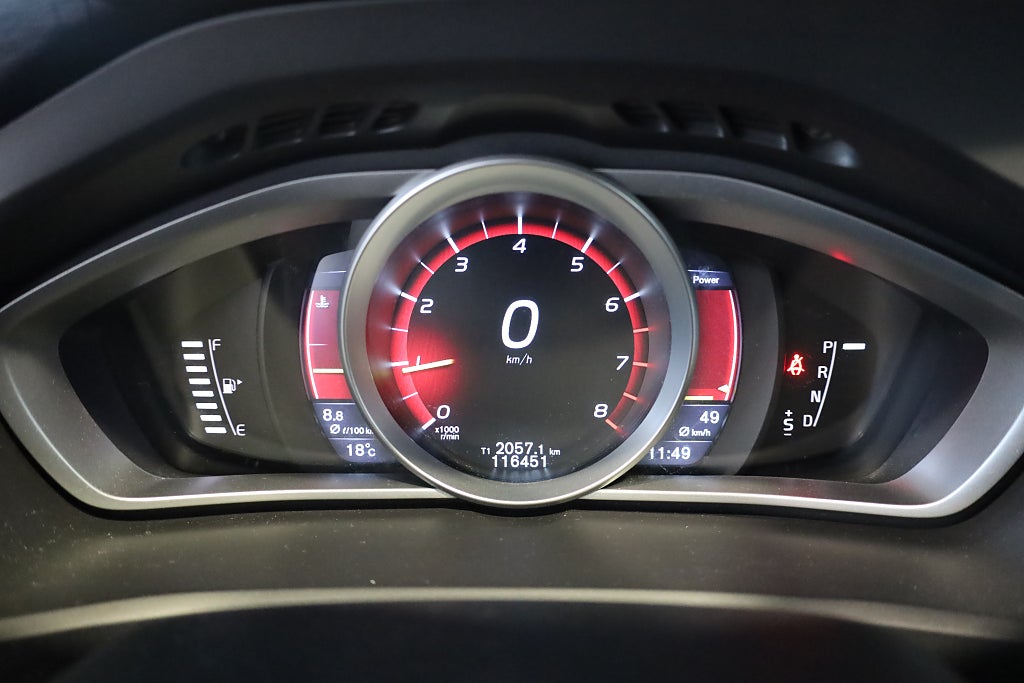 Volvo V40 T3 AUT Momentum | Värmare | PDC | Bluetooth |