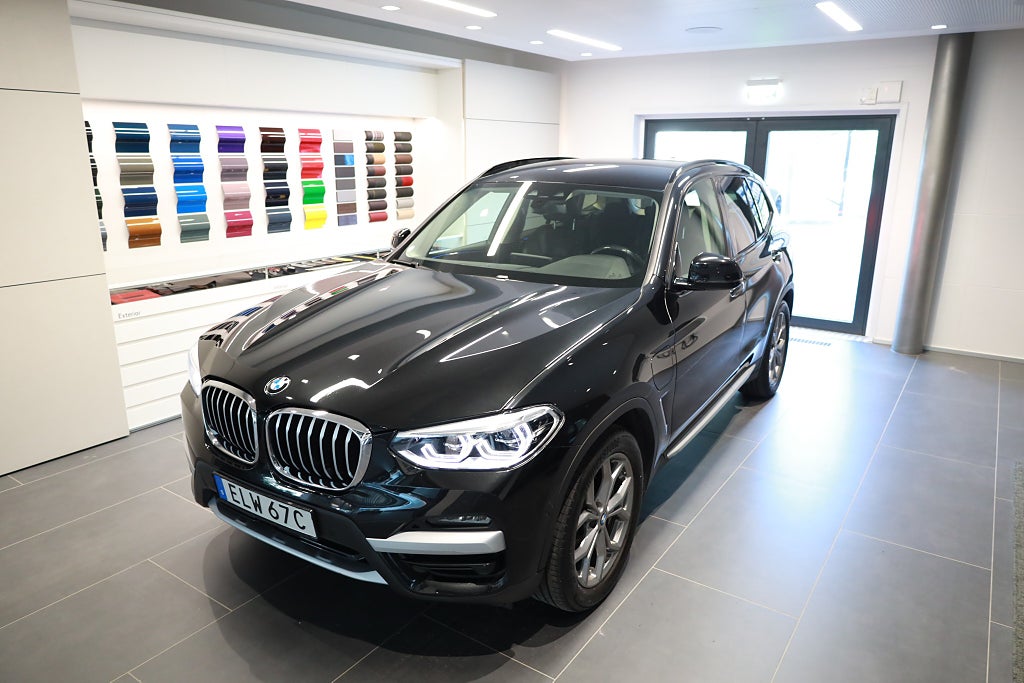 BMW X3 X3 xDrive 30e X-Line Adaptiv farth