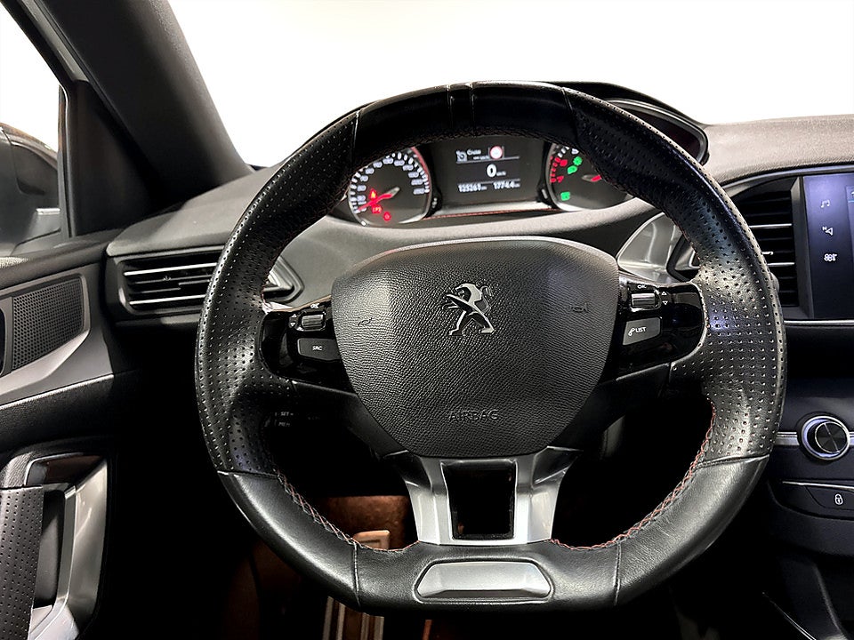 Bild på Peugeot 308 5D GT-Line 1.2 PT 130hk PANO CARPLAY