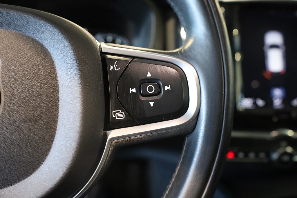Volvo XC60 T5 AWD Geartronic Momentum Advanced Drag Pano Navi 2020