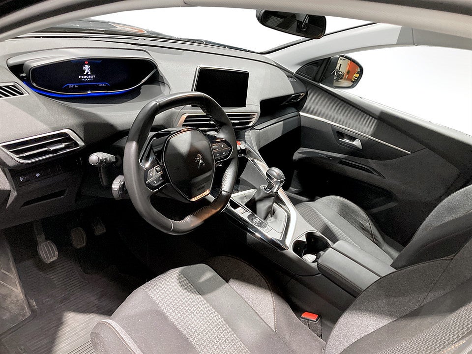 Bild på Peugeot 5008 Active 1.2 PT 130hk - 7-SITS, B-KAMERA