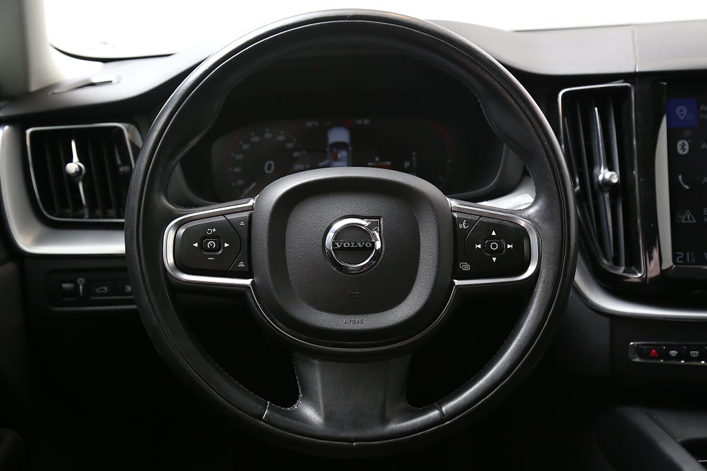 Volvo XC60 T8 Twin Engine AWD Momentum Edt Aut Pano Drag Leasbar 2020