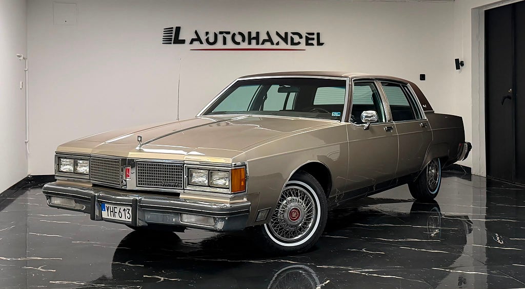 Oldsmobile Ninety-Eight Regency Brougham 5.0 V8 Hydra-Matic 142Hk