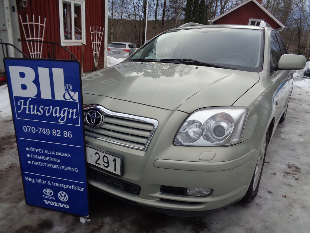 Toyota Avensis Kombi 2.0 NYSERV/DRAG/FARTH/ACC/PÅKOSTAD/FINANS/INBYTE