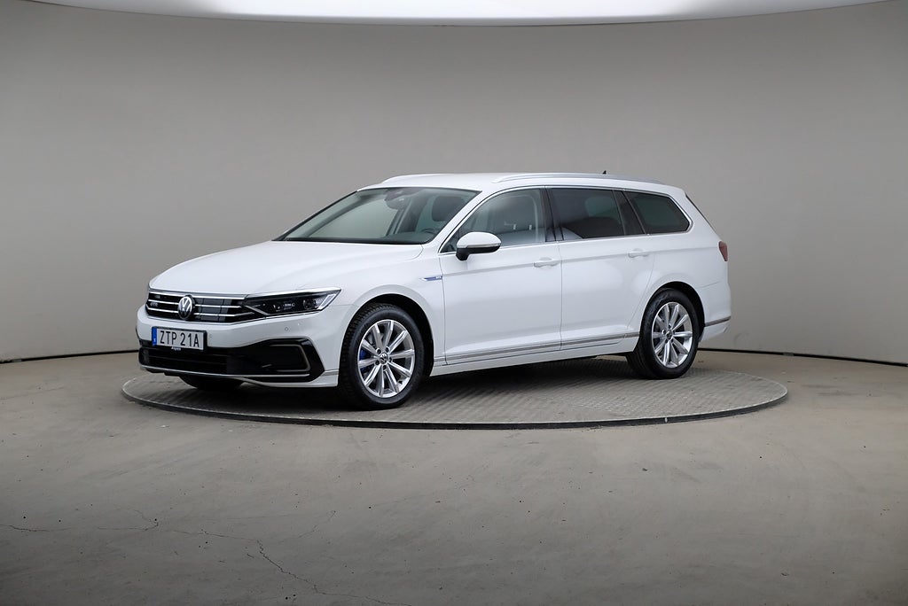 Volkswagen Passat GTE 218hk SC Executive Business DSG Dragpkt Värmare