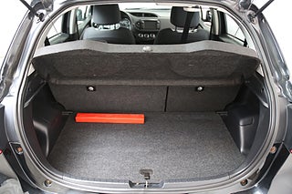 Halvkombi Toyota Yaris 12 av 23