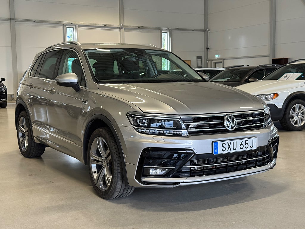 Volkswagen Tiguan 2.0 TDI AUT R-LINE MOMS EN ÄGARE V-HJUL DRAG NYSERVAD 
