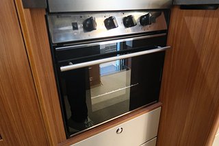 Husbil-integrerad Adria Sonic 700 ST 15 av 34