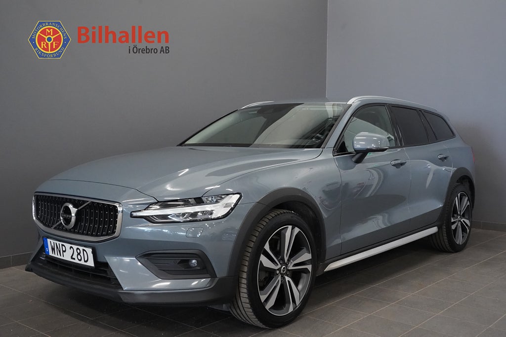 Volvo V60 Cross Country B4 AWD Momentum Advance /Komfortstol Läder Navi Harman