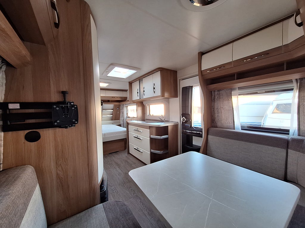 Hobby De Luxe 540 UFf Queenbädd