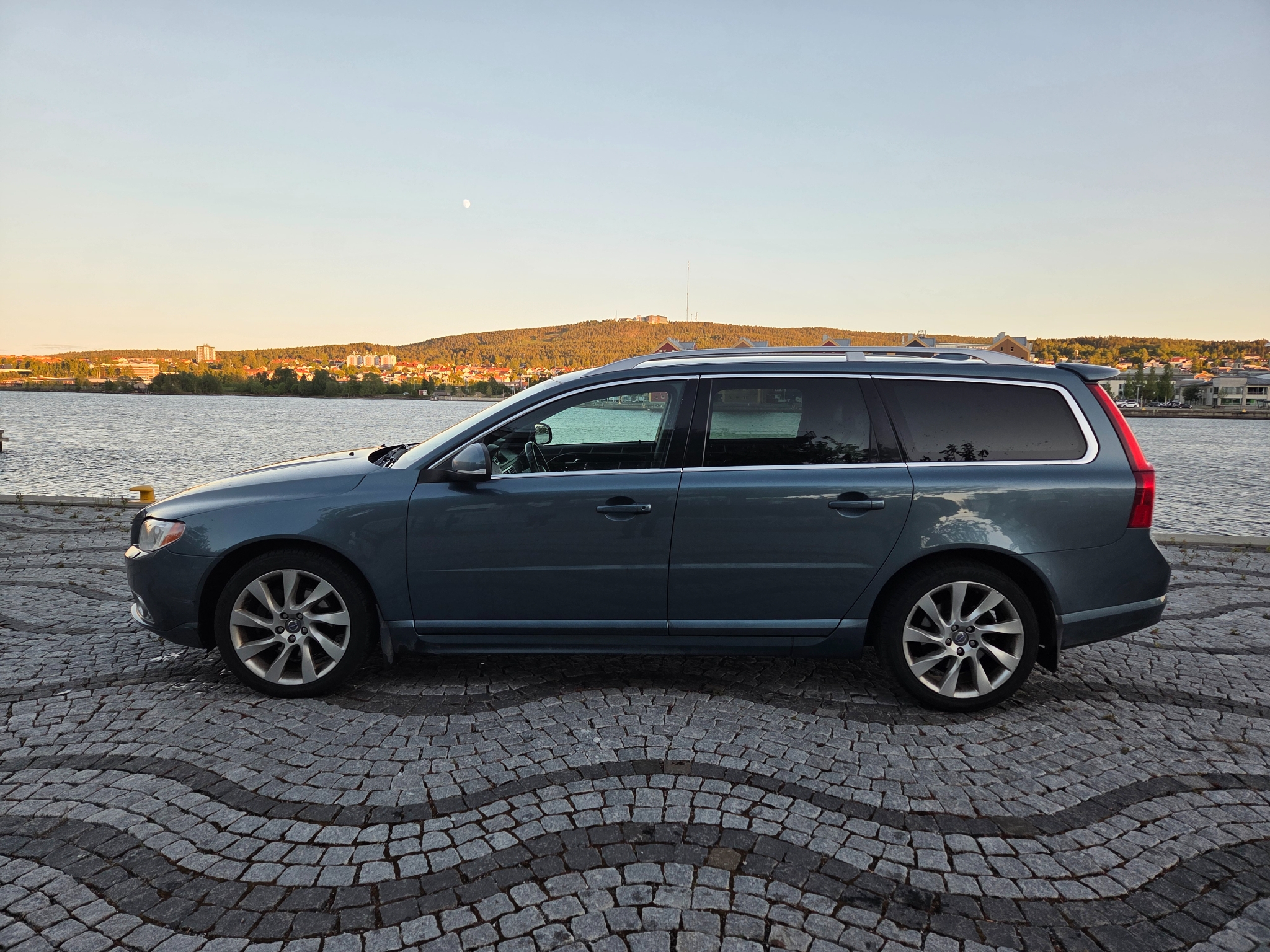 Volvo V70 D5 Summum D-design Euro 5 2012, kuva 6/10
