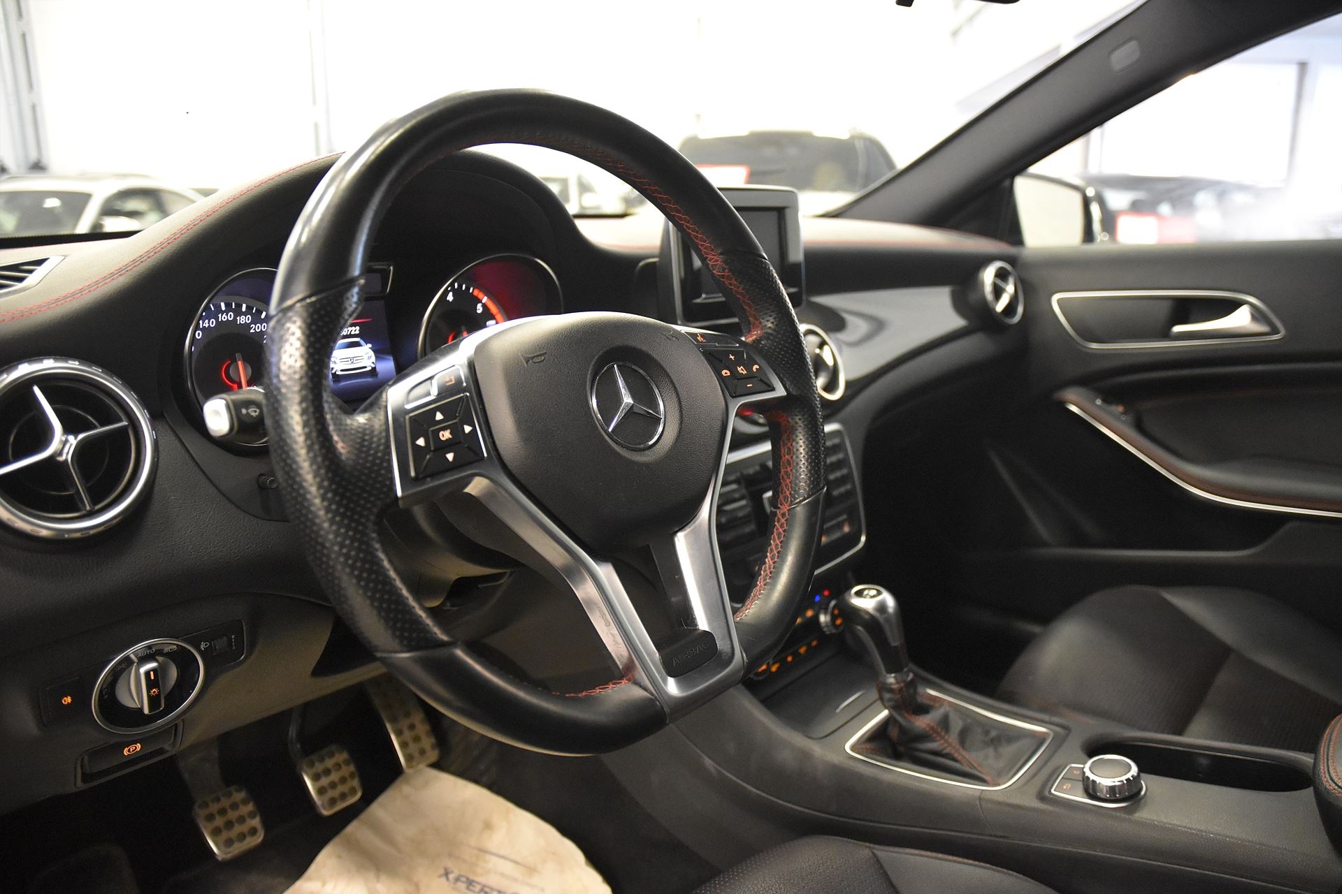 Mercedes-Benz GLA 2015, kuva 6/32