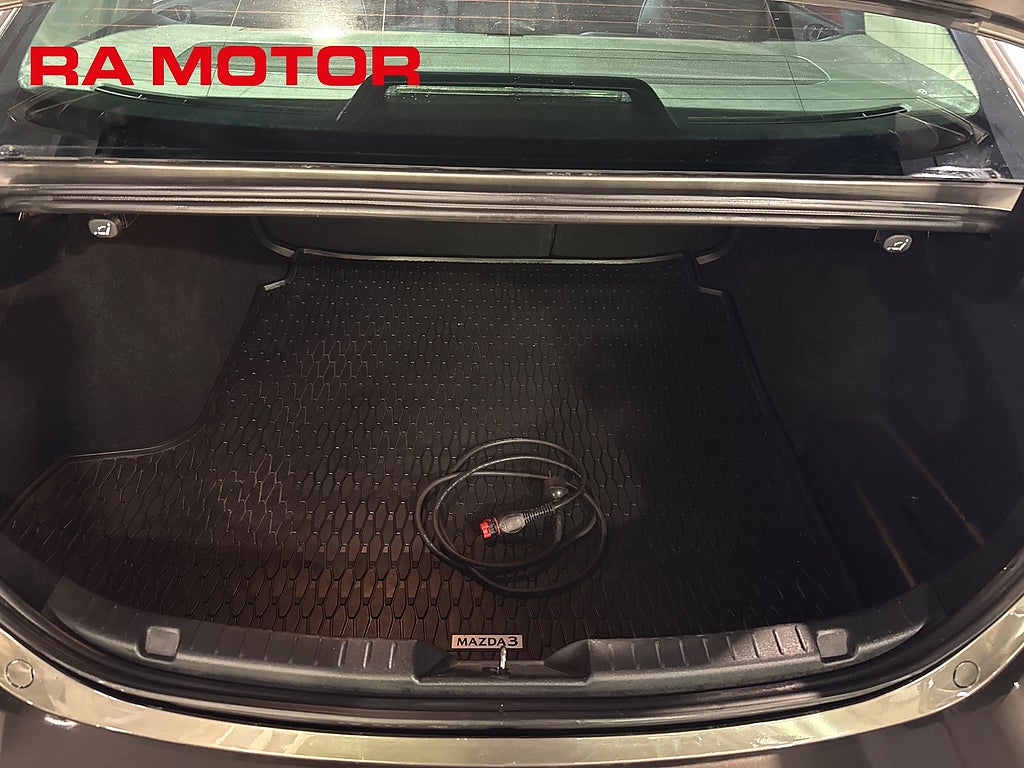 Mazda 3 Sedan 2.0 Cosmo Skinn Nav Bose 360° Drag M-Värm