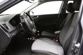 Halvkombi Hyundai i20 8 av 16