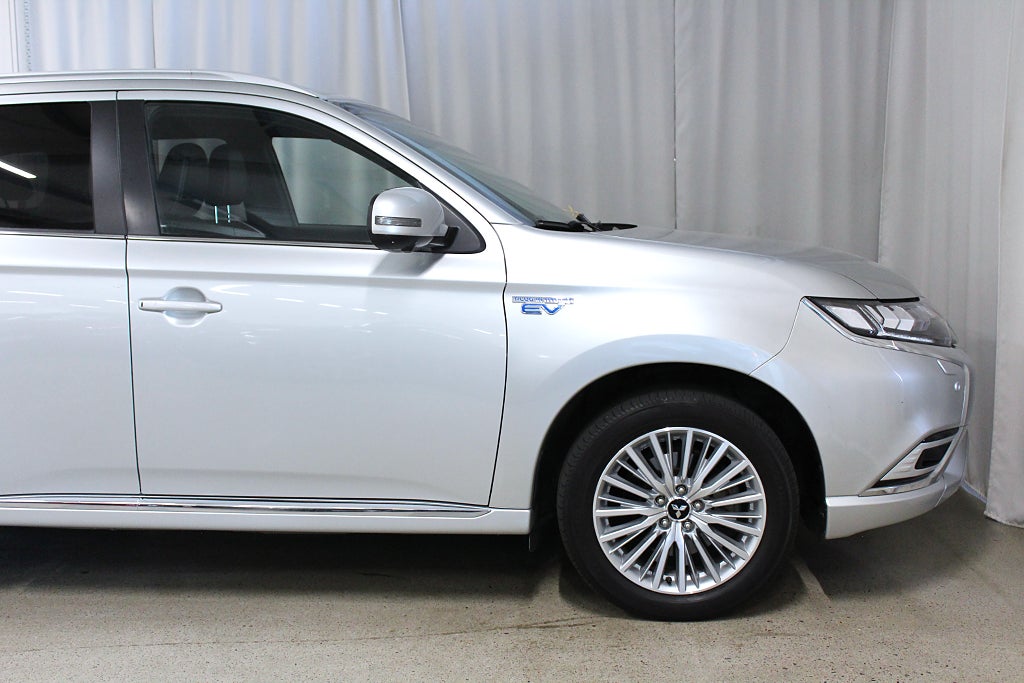 Mitsubishi Outlander PHEV CVT Business 224hK, Drag, Skinn, 360, Dolby Sound