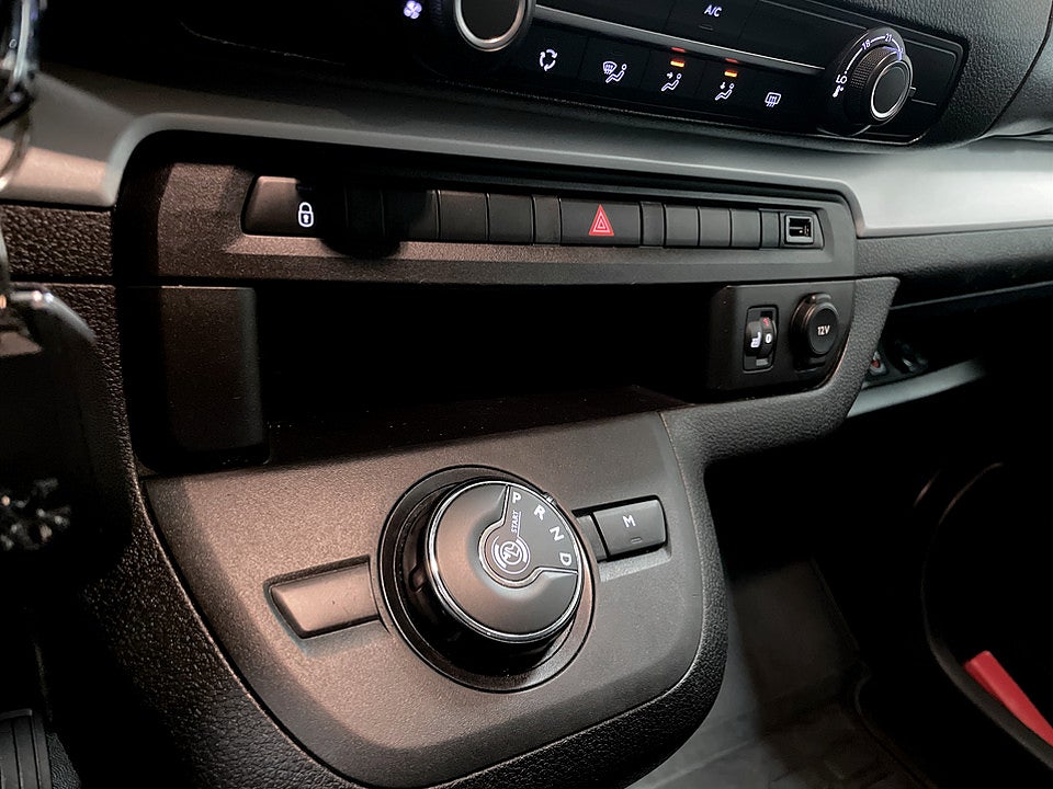 Bild på Peugeot Traveller Business 2.0 BlueHDi 144hk Aut L3 9-SITS BACKSENSORER