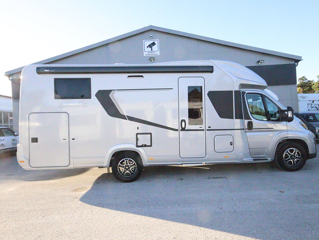 Adria Matrix Supreme 670 SL Fiat 43H (140 hk)