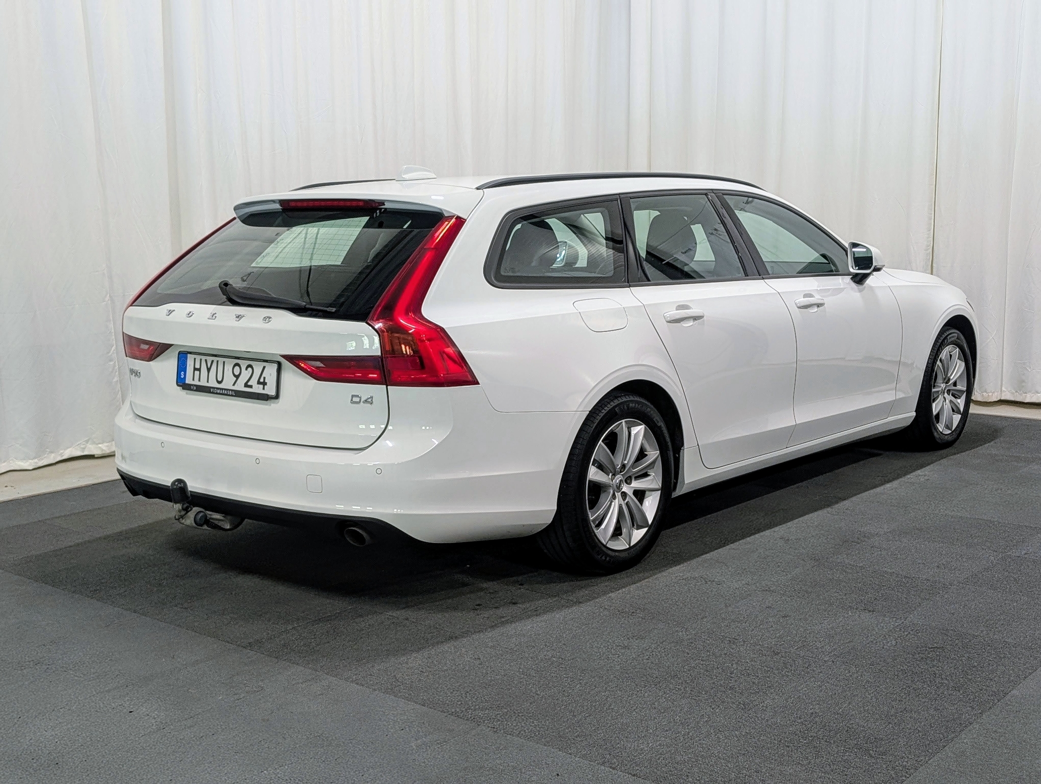 Volvo V90 D4 Geartronic 2018, photo 4/10