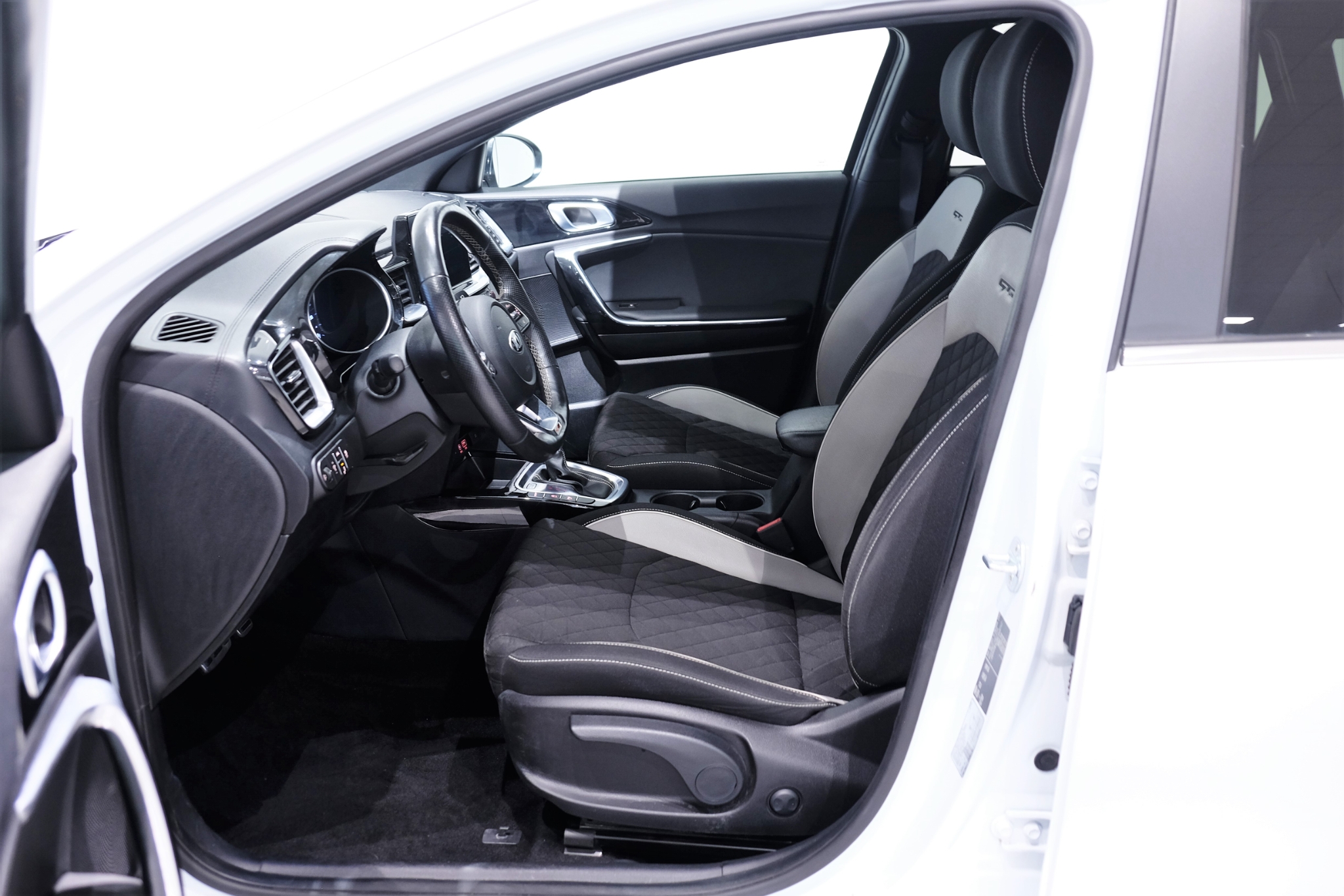 Kia Ceed 2019, bild 3/48