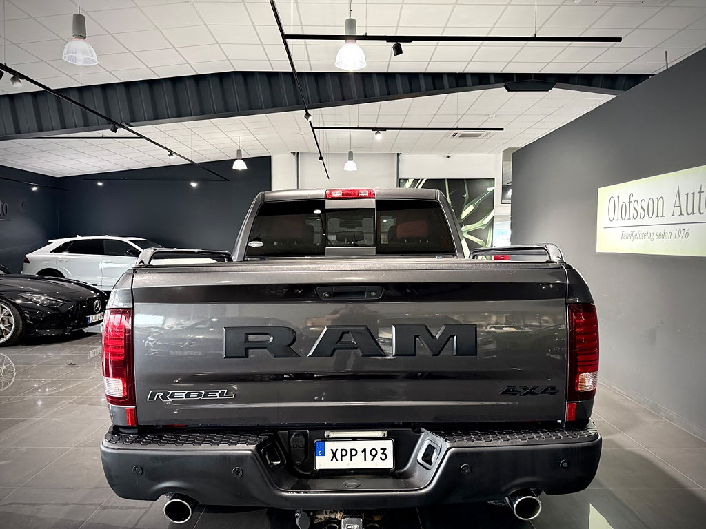 Dodge RAM 1500 Rebel 5,7 L Mkt fin o låga mil 4 X 4  394 hk - bild 17