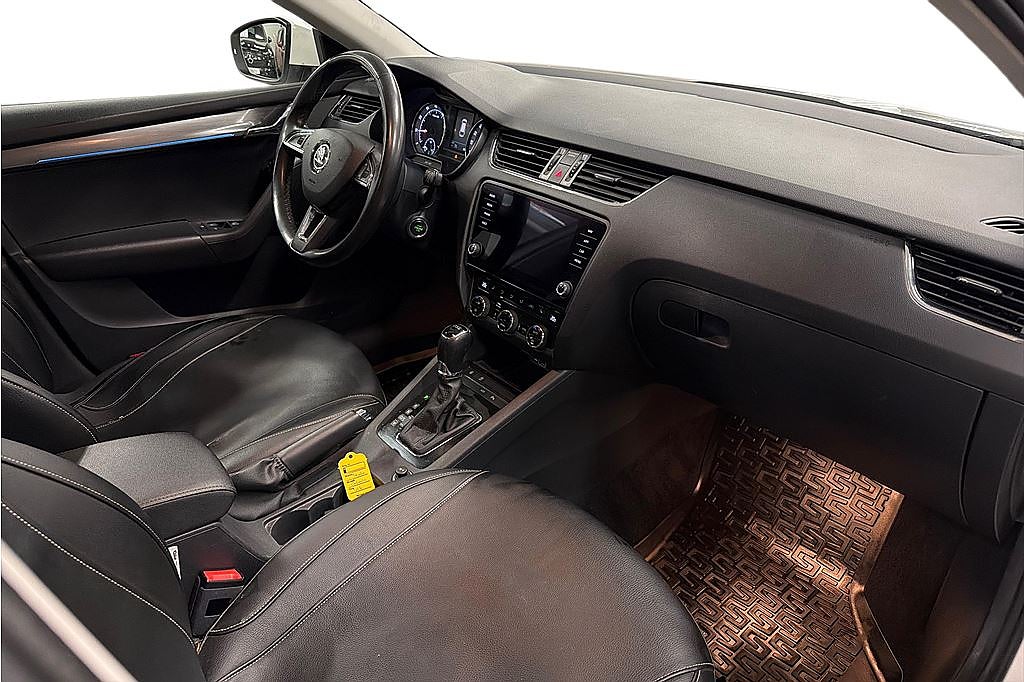 Skoda Octavia SKODA OCTAVIA III Combi 1.5 TSI G-TEC, MOMS, V-hjul, Drag