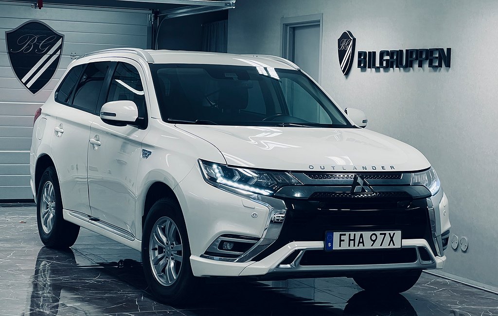 Mitsubishi Outlander PHEV CVT Hybrid 4WD|B-kamera|Värmare|