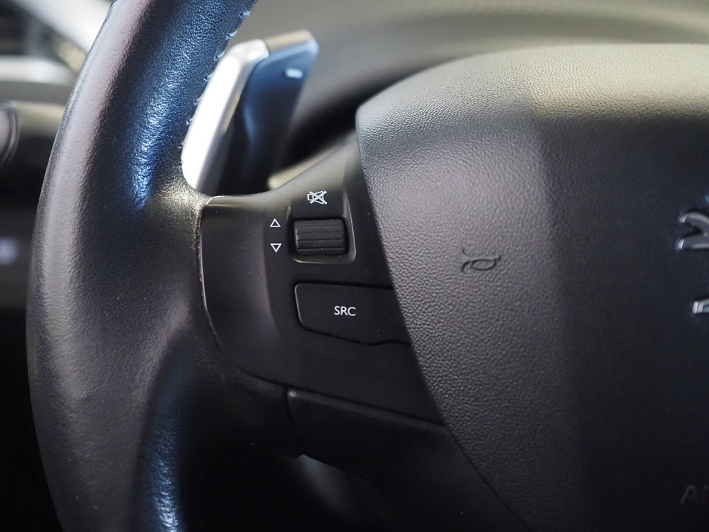 Peugeot 2008 1.2 PureTech 82hk Automat Låga mil Kamrem bytt! 2017