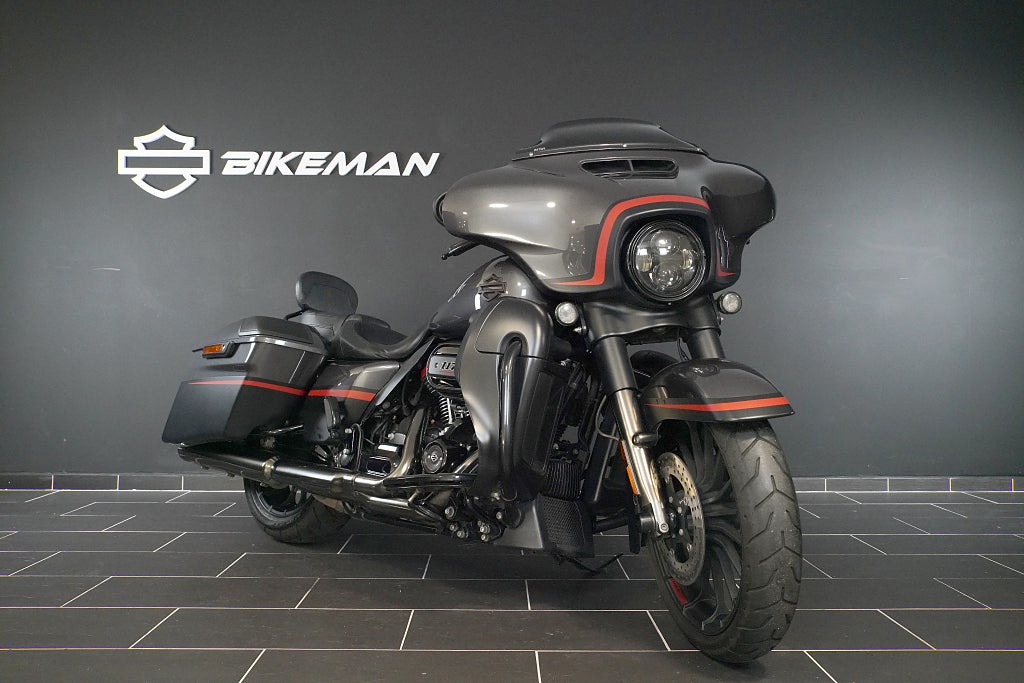 Harley-Davidson FLHXSE CVO Street Glide 117" 