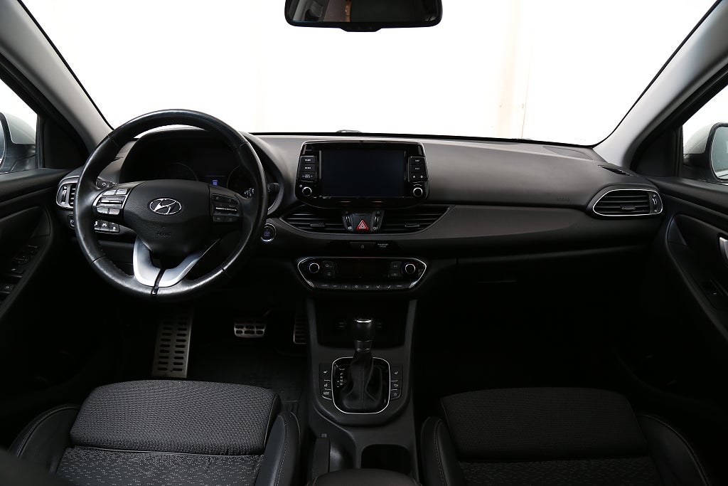Hyundai i30 1,4 T-GDi 140hk Premium Aut Navi CarPlay Kamera