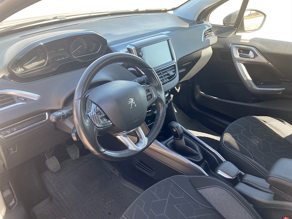 Bild på Peugeot 2008 Active 1.2 PT 82hk DRAG BACKSENSORER